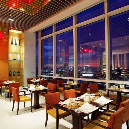 Centara Grand At Centralworld Bangkok Dış mekan fotoğraf The restaurant