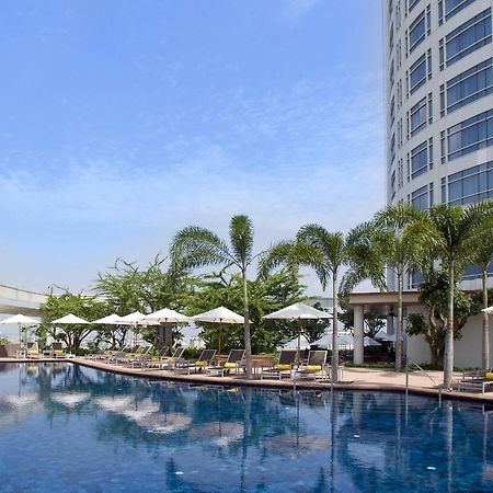 Centara Grand At Centralworld Bangkok Dış mekan fotoğraf The pool at the hotel