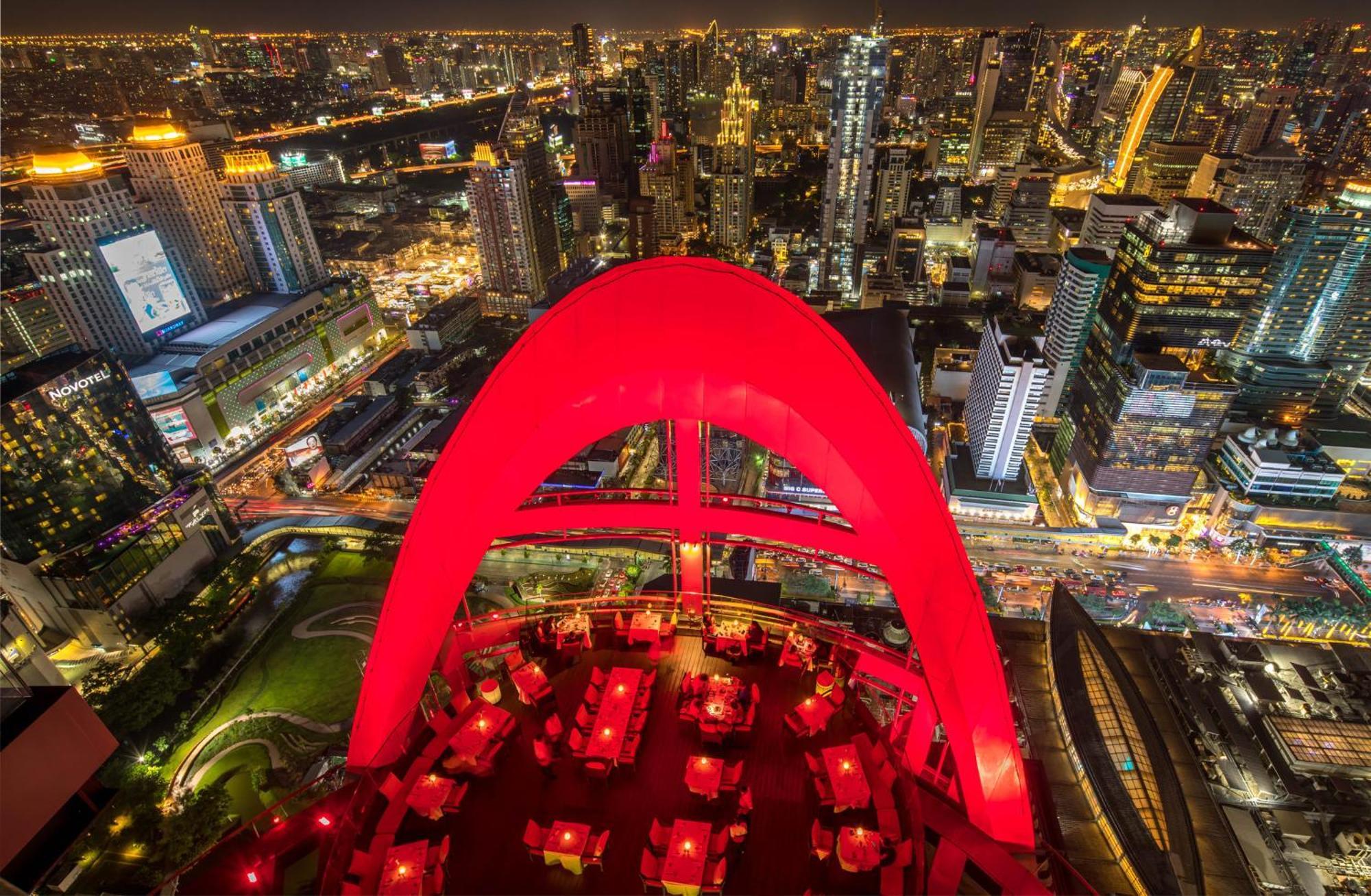 Centara Grand At Centralworld Bangkok Dış mekan fotoğraf The Sky Bar at the top of the Baiyoke II